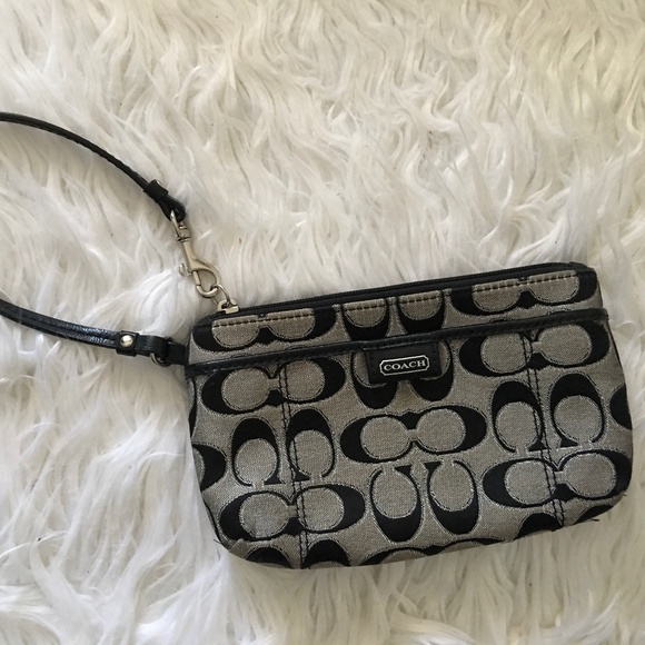 Coach Handbags - EUC Coach Wristlet Bag